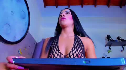 honnyy_23 online show from August 12, 9:06 pm