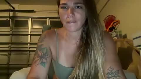 HoodHippy online show from August 18, 5:24 am