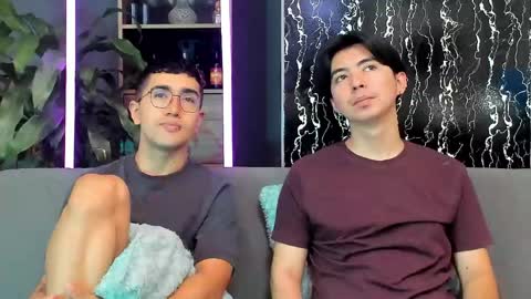 Alex and Camilo online show from April 27, 2:41 pm