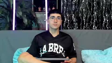 Alex and Camilo online show from July 14, 2:42 pm