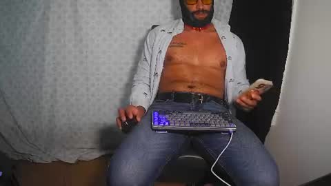 hornylightskin1999 online show from June 20, 4:40 pm