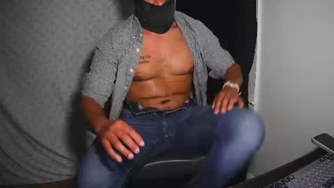 hornylightskin1999 online show from June 21, 4:35 am