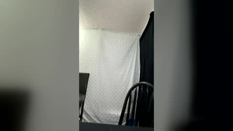 hornylightskin1999 online show from June 22, 7:25 pm