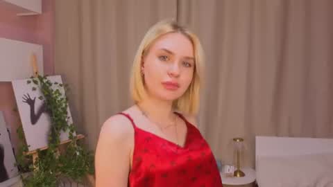 Hot Eva online show from August 10, 9:00 am
