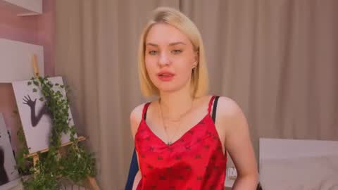 Hot Eva online show from August 10, 10:05 am