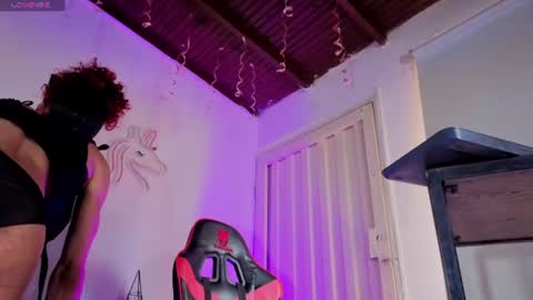 hot_destinyk online show from August 4, 7:44 pm