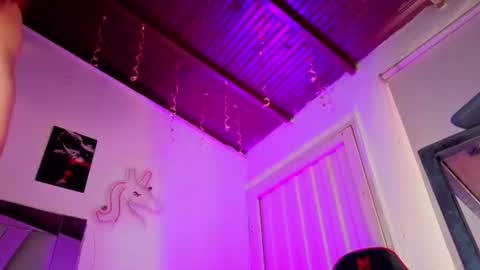 hot_destinyk online show from August 5, 6:50 pm