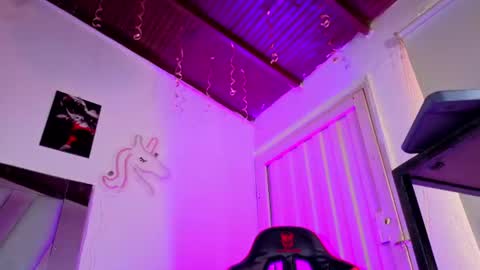 hot_destinyk online show from August 5, 7:56 pm