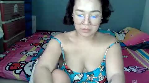 hot_emma1112 online show from August 6, 3:38 am