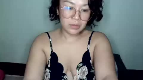 hot_emma1112 online show from August 7, 12:38 pm