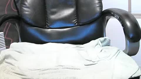 hot_group_wank online show from June 17, 1:10 pm