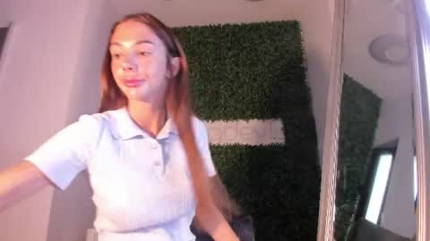 hotfallingdevil online show from July 21, 3:54 am