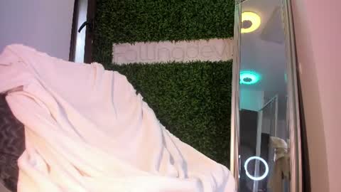 hotfallingdevil online show from July 22, 7:22 am