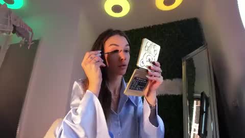 hotfallingdevil online show from August 16, 5:22 am