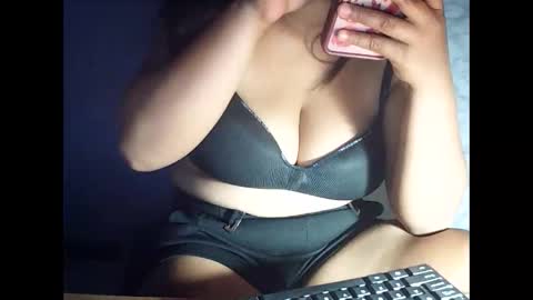 hotflowerclit online show from April 16, 4:25 pm