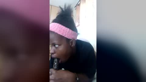 hotgal037 online show from July 16, 5:52 am