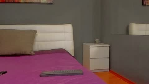 Jennyfer online show from August 5, 5:55 pm