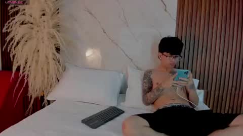 hotlovestory online show from August 16, 6:45 pm