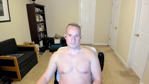 hotmale4u692000 online show from April 7, 4:39 am