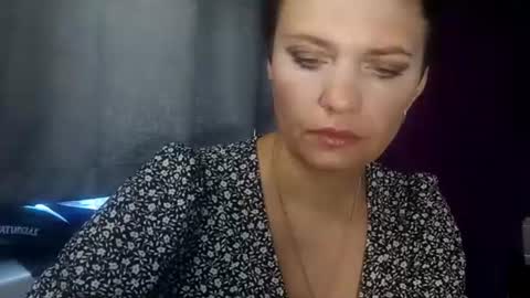 hotmamaqueen234 online show from August 4, 6:32 am