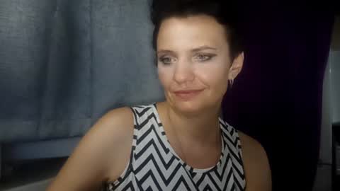 hotmamaqueen234 online show from August 4, 9:45 pm