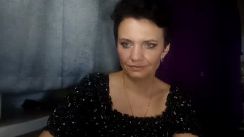 hotmamaqueen234 online show from August 11, 8:11 pm