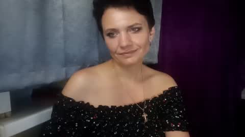 hotmamaqueen234 online show from August 12, 12:46 am
