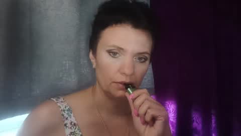 hotmamaqueen234 online show from August 15, 11:58 am