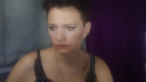 hotmamaqueen234 online show from August 16, 12:36 am