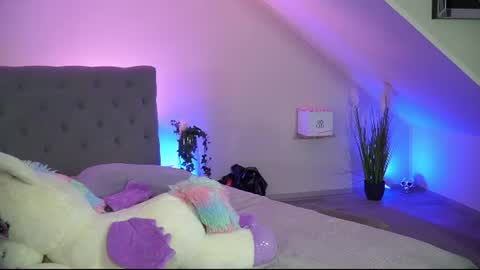 hotmilfbitch online show from August 9, 8:21 pm