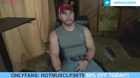 hotmuscles6t9 online show from August 4, 9:45 pm
