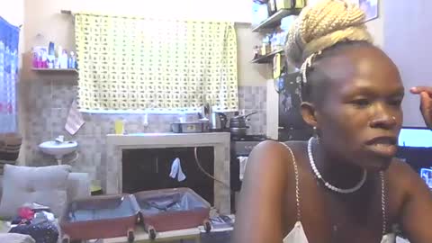 hotsassyqueen219667 online show from August 10, 1:12 pm