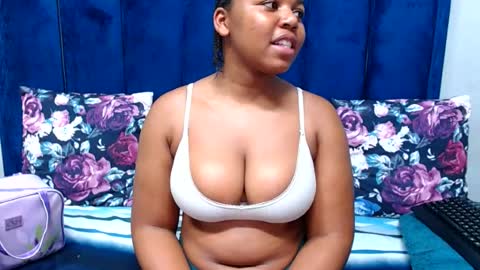 hotsmalltitsx online show from August 5, 5:55 pm