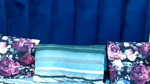 hotsmalltitsx online show from August 6, 1:15 am