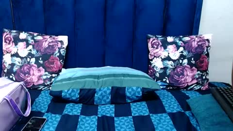 hotsmalltitsx online show from August 6, 9:58 pm