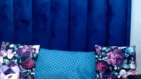hotsmalltitsx online show from August 9, 3:18 am
