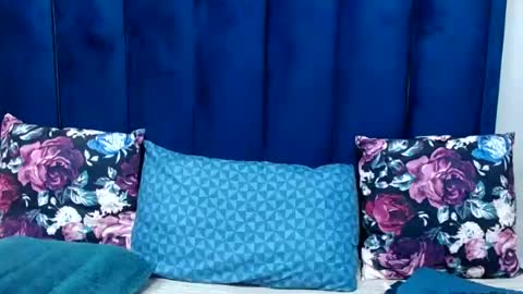 hotsmalltitsx online show from August 10, 4:19 pm