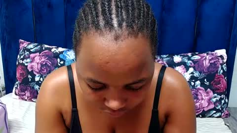 hotsmalltitsx online show from August 12, 7:49 pm