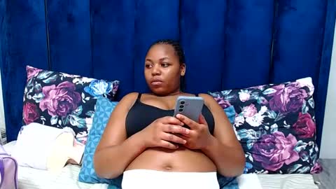 hotsmalltitsx online show from August 12, 9:28 pm