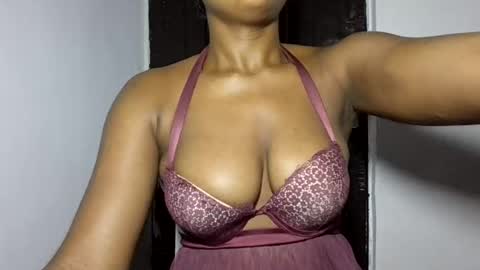 hottie_slut632 online show from August 12, 7:38 pm