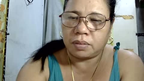 hottycrissy4u online show from August 29, 4:00 am