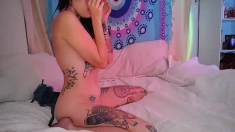 hotwetfreak online show from August 12, 9:33 am