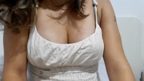 Hotwixx online show from August 6, 4:50 pm