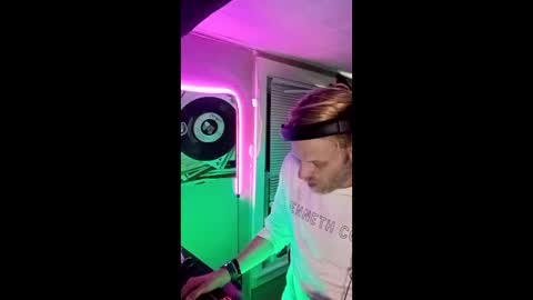 SeanPatrick online show from May 24, 9:34 am