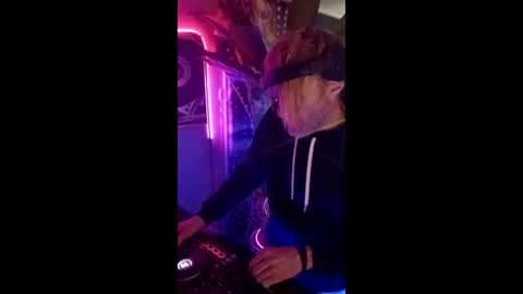 SeanPatrick online show from May 26, 7:09 am