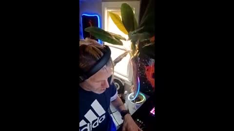 SeanPatrick online show from June 6, 11:49 am