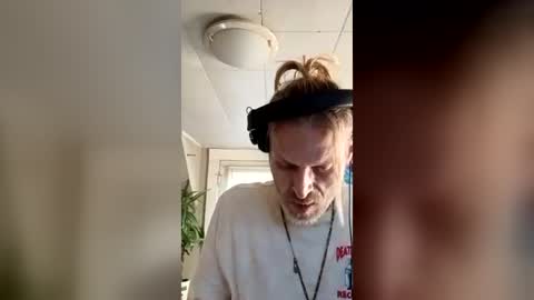 SeanPatrick online show from August 3, 1:07 pm