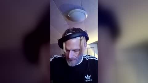 SeanPatrick online show from August 5, 3:59 am