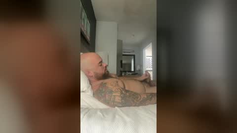 hugomarin online show from August 10, 1:40 am