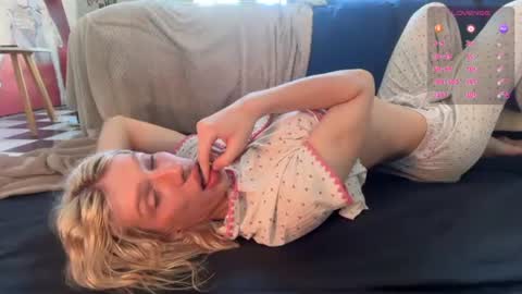 Alice help me reach 100 likes  online show from July 29, 2:02 pm